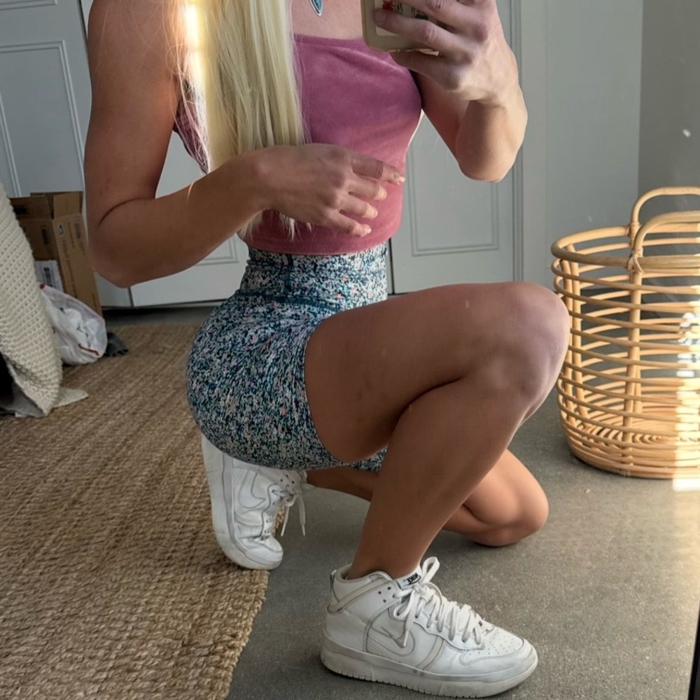 Cute worn used biker shorts - Picture 2 of 3